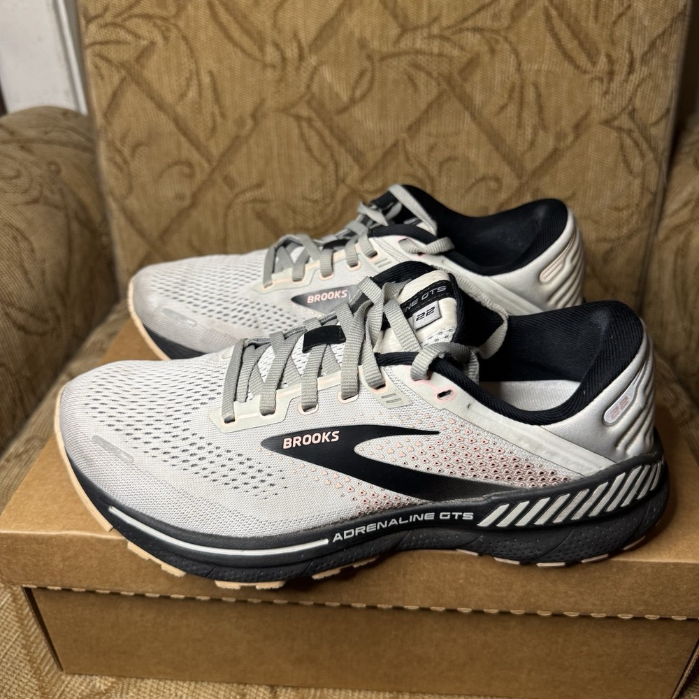 Brooks Adrenaline GTS 22 Running Shoes‎ Womens Size 9.5 D Gray Black Pink